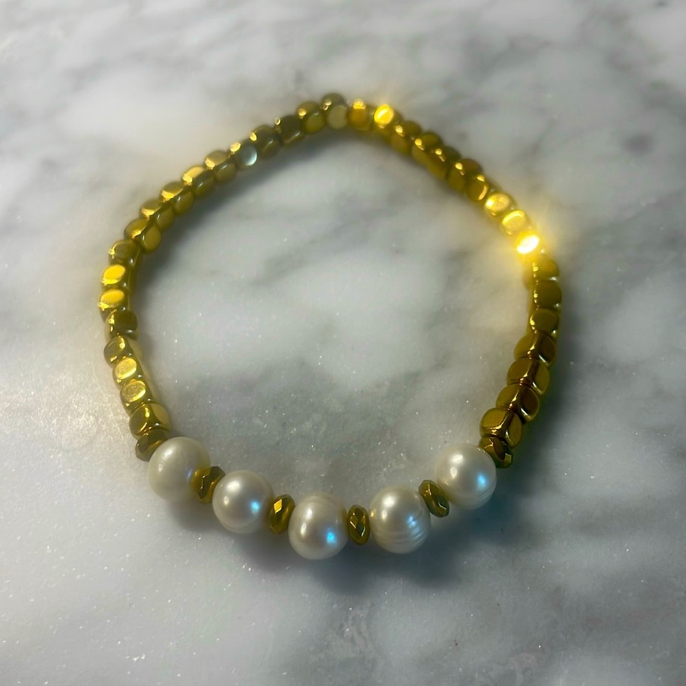 Fresh water pearl & hemitate bracelet